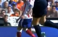 Video: Miranda đánh đầu phản lưới (Valencia 1-0 Atletico)