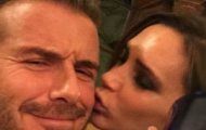 Vợ chồng Beckham tình tứ quảng bá sản phẩm mới
