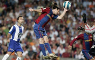 Cùi chỏ Ronaldo, bàn tay Messi: Đừng trách Siêu nhân!