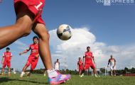 U19 Việt Nam luyện tập giữa nắng gắt Myanmar