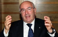 Bi FIFA trừng phạt, Tavecchio vẫn nhận được sự ủng hộ từ FIGC