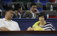 'Người khổng lồ' Yao Ming đưa vợ con đi xem tennis
