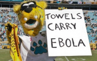 Bị ném đá vì đùa với...Ebola