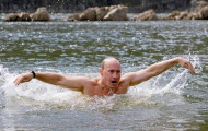 Tổng thống Putin được tặng huân chương về bơi lội