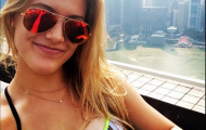 Mỹ nữ Eugenie Bouchard phơi ngực trước nắng Singapore