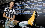 Fan bỏng mắt vì người mẫu sexy của Juventus