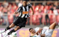Video: Khi Ronaldo và Ronaldinho đọ kĩ thuật