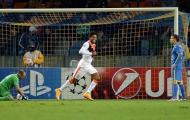 Sánh ngang kỷ lục của Messi, Luiz Adriano tố bị phân biệt chủng tộc