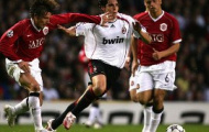 Video: Xem Kaka làm khổ hàng thủ Man United