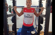 Oezil hì hục nâng tạ rèn thể lực