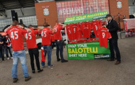 Siêu HÀI: Balotelli đá dở, fan Liverpool ùn ùn đi đổi áo