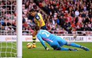 Hàng thủ tệ hại, Sunderland “biếu” 3 điểm cho Arsenal