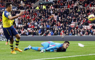 Arsene Wenger an ủi sai lầm của thủ môn Sunderland