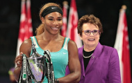 Serena rạng rỡ nâng cúp WTA Finals