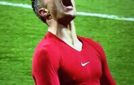 Van Persie lý giải việc vứt áo ăn mừng điên cuồng