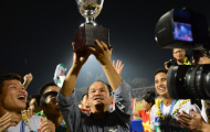 Bầu Đức rước Cup vô địch về Gia Lai bằng phi cơ riêng