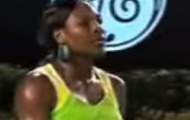 Video: Sharapova và pha tấn công thẳng vào người Serena