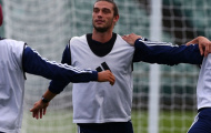 Andy Carroll sang Rome hỏi cưới người yêu