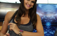 'Nữ hoàng ném lao' khoe ảnh tự sướng với vòng 1 nửa trong nửa ngoài