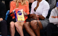 Serena, Wozniacki mặc đẹp lung linh đi xem bóng rổ