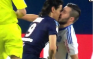 Cavani hôn đối thủ đắm đuối trong trận thắng của PSG