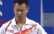 Video: Khó tin 6 tay vợt đánh chung trên một sân cầu