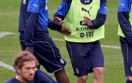 Chán đấm bốc, Balotelli 'quậy' theo phong cách Lý Tiểu Long