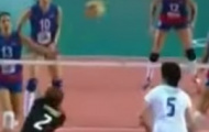 Video: Libero gây choáng khi ghi điểm từ bước một