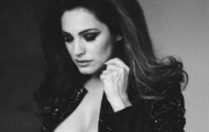 Nóng bỏng với bầu ngực đầy gợi cảm của Kelly Brook