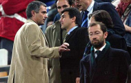 CĐV Barcelona chào đón Mourinho