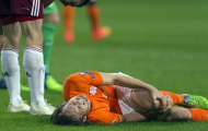 Hàng thủ vỡ vụn, Van Gaal chỉ biết kêu trời