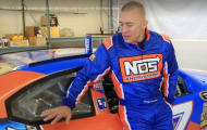 Video: Cựu vương UFC - Georges St-Pierre xanh mặt khi thử lái xe đua