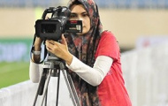 Nữ phóng viên Indonesia xinh đẹp 'do thám' đội tuyển Việt Nam