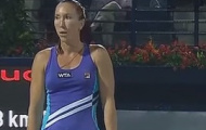 Video: Màn đấu khẩu nảy lửa giữa Serena và Jankovic