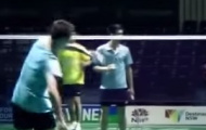 Video: Kiểu đánh tập '1 chọi 3' siêu độc đáo của Lee Chong Wei