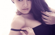 Linh Chi khoe chân dài sexy