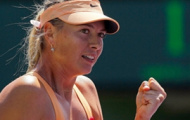 Video: Sharapova, Wozniacki tranh luận nảy lửa vì điểm match-point