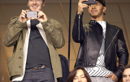 Hamilton sắp vượt mặt David Beckham