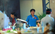 Thầy trò HLV Miura dùng bữa cơm chung sau 2 ngày nghỉ xả hơi