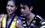 Video: Lin Dan ôm hôn đắm đuối đồng nghiệp nữ
