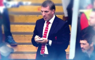 Siêu hài! Liverpool bị bêu xấu trong... quảng cáo Giáng sinh