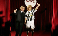 Pavel Nedved kinh ngạc trước tượng sáp giống y đúc mình