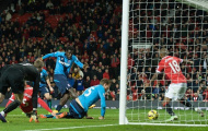 Fan M.U “phát sốt” vì Ashley Young