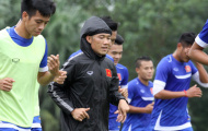 Cơm vừa xong, thầy trò HLV Miura vội ra sân bay