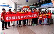 Fan quây kín Công Vinh ở sân bay Tân Sơn Nhất