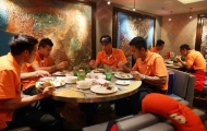 Tuyển Việt Nam ăn ngon nhưng khó ngủ trong ngày đầu ở Malaysia