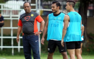 HLV Malaysia lệnh cho học trò giữ sạch lưới, thắng Việt Nam