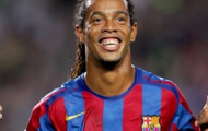Video: Bàn thắng kinh điển của Ronaldinho vào lưới Chelsea