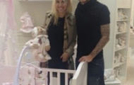 Vợ chồng Mauro Icardi sửa soạn đón con gái yêu