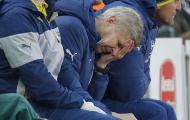 HLV Wenger nổi cáu với trọng tài và hàng thủ Arsenal